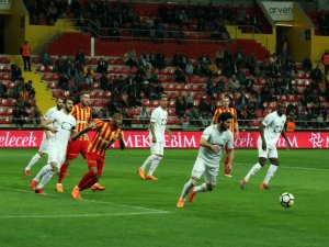 İlk Yarı Sessiz Bitti