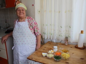 77’lik ’Youtuber’ Saniye Anneden İftar Menüsü