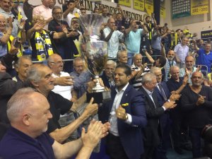 Fenerbahçe Kupasını Aldı