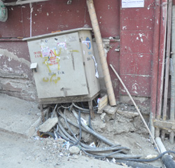 Rize'de Trafo Kaldırımı İşgal Ediyor