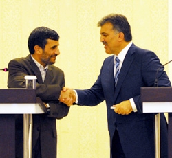 Gül'den Ahmedinejad'a tebrik