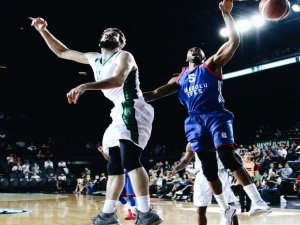Anadolu Efes Yarı Finalde
