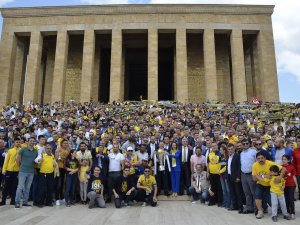 Ankaragücü Kupasını Anıtkabir’e Götürdü