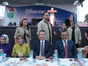 Bakan Canikli: “40 Milyon Kişinin Turist Olarak Ziyaret Ettiği Bir Ülkenin Ekonomisini Çökertemezsiniz”