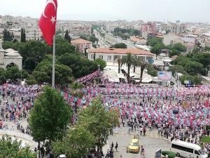 Meral Akşener Yine Meydanı Dolduramadı