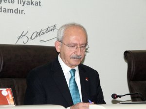 "Siyasetçiye Duyulan Güven Neredeyse Yerlerde Sürünüyor"