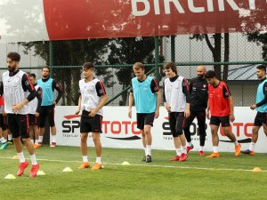 A Milli Takım’da Sinan Bolat İlk Antrenmanına Çıktı