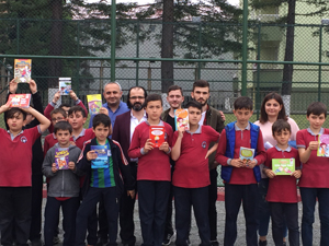 Rize'de Üniversite Öğrencilerinden Okullara Kitap Desteği