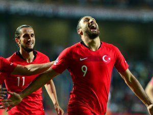 Milliler İran’ı Cenk Tosun’la Yıktı