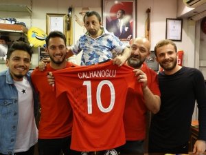 Hakan Çalhanoğlu İftarını ’Köksal Baba’yla Yaptı