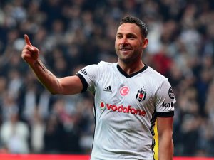 Beşiktaş Tosic’i Borsaya Bildirdi