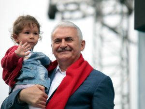 Başbakan Yıldırım: “Onlar Geriyi Gösteriyor Geriyi İşaret Ediyor Biz İleri Diyoruz, Daima İleri”