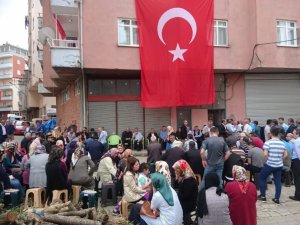 Şehit Babası,teselliyi Vali’ye Sarılmakta Buldu
