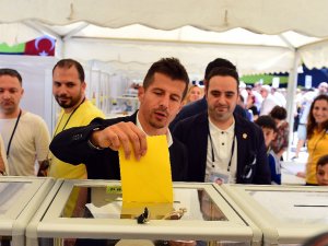 Emre Belözoğlu Da Oy Kullandı