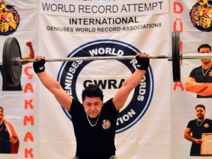 Tolga Çakmak’tan 7 Ton 60 Kilogramlık Rekor