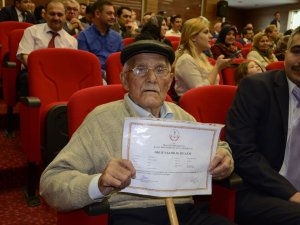 Mustafa Amca 82 Yaşında Okur-yazar Oldu