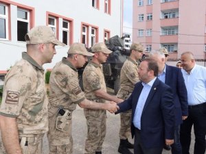 Milletvekili Öztürk, İki Teröristin Etkisiz Hale Getirildiği İlçedeki Askerleri Ziyaret Etti