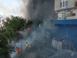 Samsun’da Evlerin Yakınına Ulaşan Yangın Korkuttu