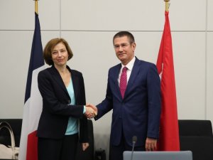 Fransız Mevkidaşıyla Bir Araya Geldi