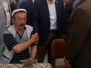 Ne Vekille Tokalaşmaktan Vazgeçti, Ne De Kağıt Oyunundan