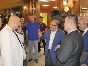 Gümrükçüoğlu Gazetecilerle Sohbet Toplantısı Gerçekleştirdi