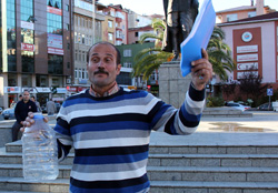 Rize'de Kendini Yakmak İstedi