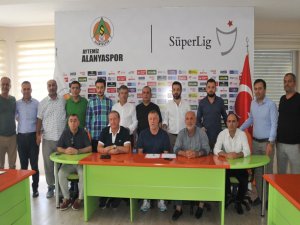 Alanyaspor, Mesut Bakkal İle "Yola Devam" Dedi