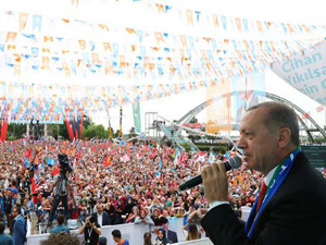 Rize Evladını Bağrına Bastı, Erdoğan Rize'ye Şehir Hastanesini Müjdeledi