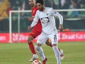 Akhisar’da 3 Oyuncu İle Yola Devam Kararı