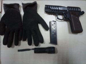 Özel Kuvvetler’in Kullandığı Silahı Gömmeye Çalışırken Yakalandılar