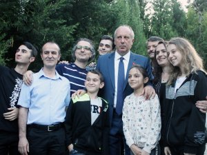 İnce Bayram Namazını Köyünde Kıldı