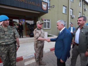 Başbakan Yıldırım Mehmetçikle Bayramlaştı