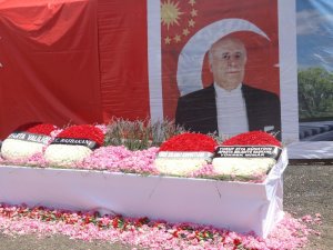 Demirel Mezarı Başında Törenle Anıldı