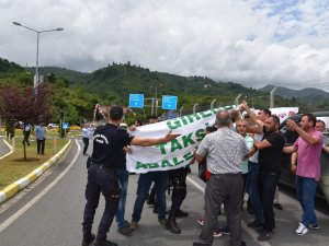 Ordu-giresun Havaalanı’nda Taksiciler İle Polis Arasında Gerginlik