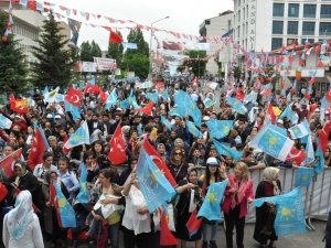 Akşener Kars’ta Beklediği İlgiyi Görmedi