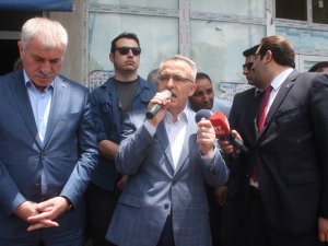 "Dört Şirinleri Oynuyorlar"