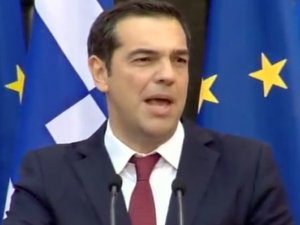 İddiayı Kaybeden Çipras, Kravat Tabusunu Yıktı