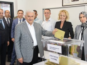 Oyunu Annesinin Adını Taşıyan Okulda Kullandı