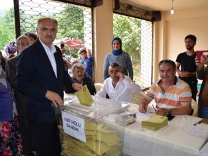 Ak Parti Giresun Milletvekilleri Cemal Öztürk Ve Sabri Öztürk Oylarını Kullandı