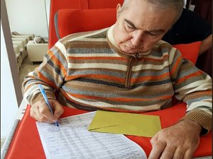 Deniz Baykal Seyyar Sandıkta Oy Kullandı