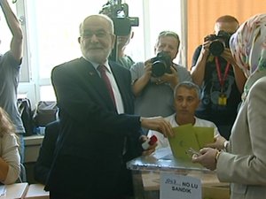 Karamollaoğlu Oyunu Çankaya’da Kullandı