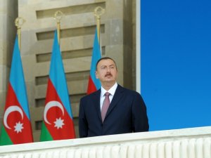 Erdoğan’ı Tebrik Eden İlk Cumhurbaşkanı Oldu