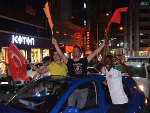 Trabzon Ak Parti’de Kutlamalar Başladı