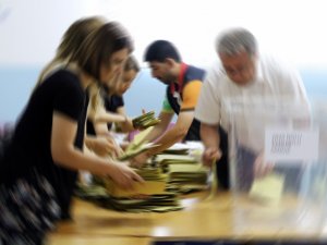 Adana’da Geçersiz Oylar Yeniden Sayılıyor
