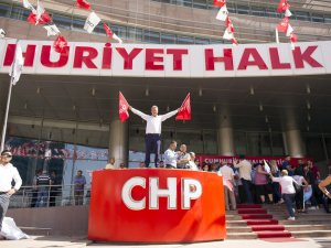 Oturma Eylemi Sona Erdi: Bu Kez Destek İçin Toplandılar