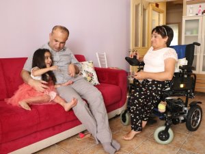 Minik Zeynep Engelli Ailesinin Hayatına Renk Kattı