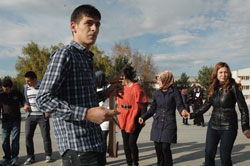 Karadenizli Öğrencilerden Horon Şov