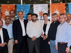 Ak Partililer, ’Teşekkür’ Yemeğinde Bir Araya Geldi
