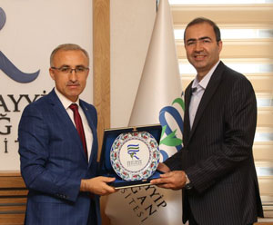 Tebriz Üniversitesi Heyeti RTEÜ Rektörü Karaman'ı Ziyaret Etti