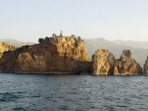 Van Gölü’nün Enfes Koyları Ziyaretçilerini Bekliyor